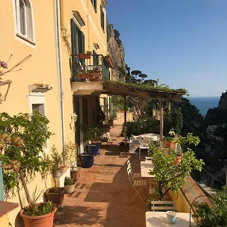 בית נופש Torre Dello Ziro *